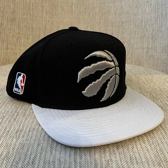 NWOT Adidas Toronto Raptors SnapBack - Picture 2 of 5